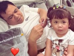 Dikenal Tegas dan Bijak, H. Isam Tunjukkan Sisi Penyayang Bersama Cucu