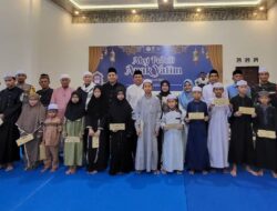 Anggota DPRD Kotabaru Selaku InisiatorBekerjasama Pemerintah Desa Tarjun Serahkan Santunan Anak Yatim