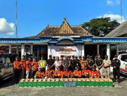 Di Penghujung Ramadhan, SENKOM Karanganyar Bagi 75 Paket Sembako Melalui Program Bakti Sosia