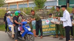 Pengkab Persinas ASAD Kotabaru Berbagi Takjil Nasional di Desa Sungai Taib