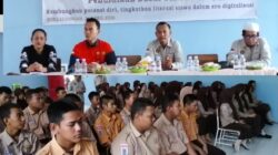 Kolaborasi Dengan PT. Pelsart, PWI Kotabaru Go to School di SMKN 1 Sungai Durian
