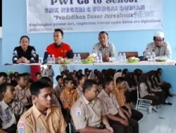 Kolaborasi Dengan PT. Pelsart, PWI Kotabaru Go to School di SMKN 1 Sungai Durian