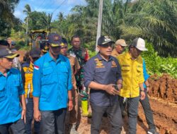 Tinjau Infrastruktur, Wakil Bupati Kotabaru Tegaskan Perbaikan Jalan dan Jembatan Rusak Segera Dikerjakan