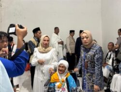 Ketua DPRD Kotabaru Kawal Lepas Haji Kloter 13 BDJ Hingga Bandara Syamsudin Noor