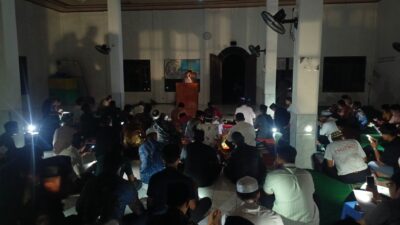 Listrik Padam Tak Surutkan Semangat Ibadah, Ratusan Jamaah LDII Tanah Bumbu Khusyuk Mengaji