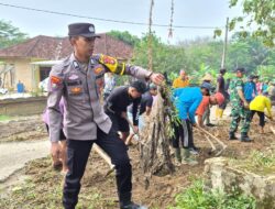 Sinergi TNI-Polri dan Pemkab Way Kanan Gelar Gotong Royong Perbaiki Jalan Rusak di Banjit