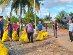 Peringati Hari Tropis Sedunia, FKDM dan Lintas Organisasi Gelar Aksi Bersih-Bersih Sungai Kintap
