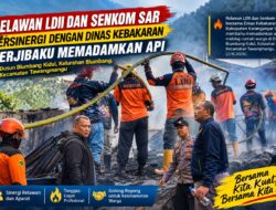 Bersama BPBD Karanganyar, Relawan LDII dan SENKOM SAR Padamkan Api Hanguskan Rumah Servis