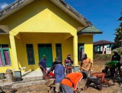 Sinergi LDII dan Pemdes Sungai Kupang Jaya Gotong Royong Cor Jalan Akses Poskesdes