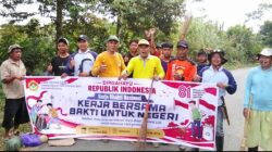 Sambut HUT Ke-81 RI, LDII Kotabaru Bersama SENKOM dan Warga Desa Gunung Sari Gelar Gotong Royong Bersih Jalan