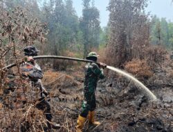 Kodam XIX/Tuanku Tambusai Bersama Tim Gabungan Sisir Titik Asap Karhutla di Pelalawan