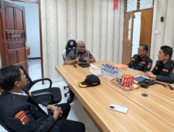 Perkuat Hubungan Kelembagaan, SENKOM Mitra Polri Mimika Audiensi dan Serahkan Laporan Tahunan ke Kesbangpol