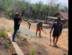 Wujudkan Lingkungan Asri, PAC LDII Sungai Kupang Jaya Pelopori Kerja Bakti dan Perbaikan Jalan